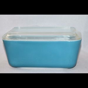 Vintage Pyrex Refrigerator Dish with Lid